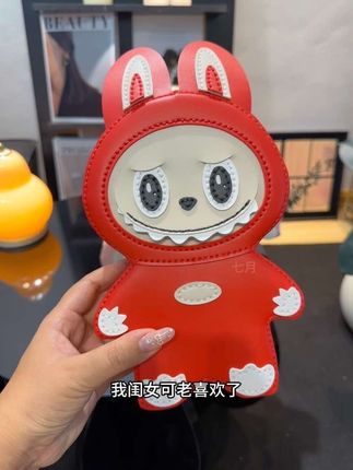 我的妈耶,这也太可爱了吧!虽然算不上多贵重!但系真系显得背后都是妈妈满满的爱呀#妈妈的爱#手工礼物#中秋节#手工包包