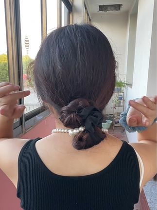 低丸子女人味发型#日常发型 #女士盘发头饰 #夏天该有的样子 #盘发
