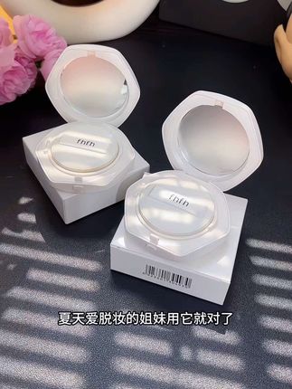 夏天爱流汗脱妆,快试试这个#丝绒柔焦粉饼 爱,出油 脱妆卡粉都可以用 粉质很细腻 控油持久不,脱妆#我可真会买#定妆粉饼