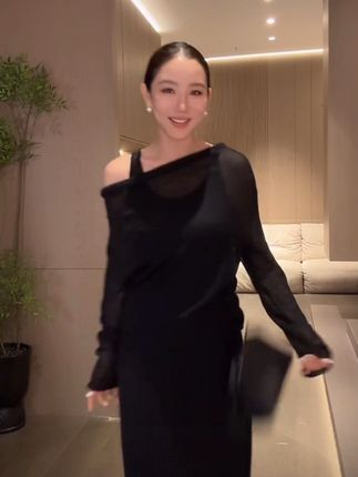 LiHuiEr李慧儿【巴塞罗那晚风】 2025秋季显瘦针织黑色套装LL0251114#黑色针织套装 #针织假两件 #斜肩针织衫 #荡领针织衫 #高品质女装