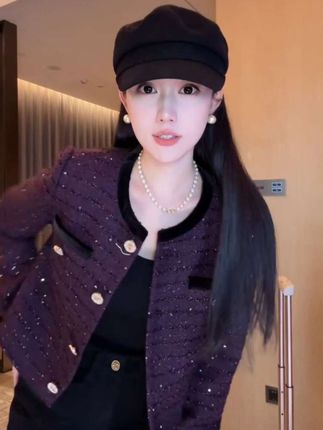 DALI PLUS“暗夜紫小香”巨显白拼丝绒轻奢单排扣香风外套-D5CH4976太美了,好喜欢这颜色太高级了#气质范 #时尚精致穿搭 #品味穿搭 #秋冬穿搭#时尚搭配 #这个秋天被琥珀系治愈了