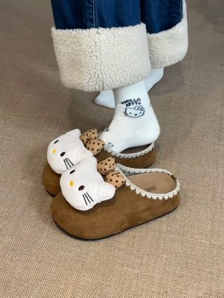 好朋友 送我一双hellokitty冬季厚底拖鞋!谢谢!#hellokitty #拖鞋 #也太可爱了吧 #贝肯鞋