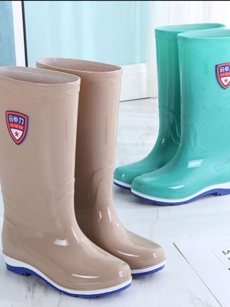 #雨鞋 防滑防水鞋女款高筒外穿厚底雨鞋成人厨房水靴加绒耐磨长筒雨靴女#防滑耐磨 #时尚雨靴#方便又实用
