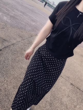 总有一天你会明白,真正对你好的人,说话都不好听,真正在乎你的人,说话都干脆。 而那些不怀好意 装腔作势的人,只会用花言巧语哄骗你, 人性最大的缺点就是不愿意听真话,心善之人敢直言,嘴甜之人藏迷奸! 有的人能言善辩, 却不能真诚待人,有的人不善言语, 却永保真诚!#夏季穿搭 #夏天该有的样子 #夏日穿搭 #我要上热门#穿搭