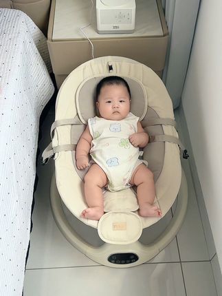 这款哄娃摇椅可太省妈了,自己躺着不用抱,摇一会就自己睡#哄娃神器 #带娃日常 #解放双手神器