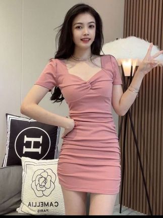 #上热门话题🔥🔥🔥🔥 【一璐推荐】女人味方领性感连衣裙辣妹显瘦短裙紧身包臀裙子夏季#性感女神 #秀出好身材 #优雅气质 #清纯女神