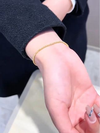 Jusong klein 铜合金手链 波光粼粼手链女轻奢设计感碎金手环手饰# 好物推荐🔥 # 上热门话题🔥🔥🔥全网最火歌曲 # 上热门🔥🔥🔥找话题 # 实用好物🔥