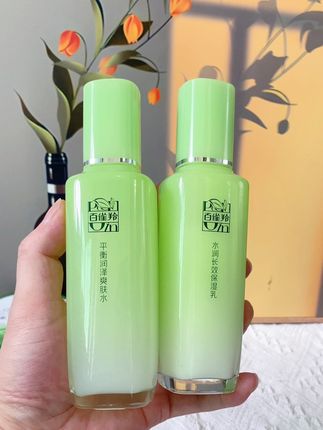 #百雀羚 草本水乳,补水保湿,平衡水油,给肌肤深度补水保湿,滋润肌肤的同时也没有粘腻感 #护肤好物 #水乳 #深层补水 #好皮肤养出来