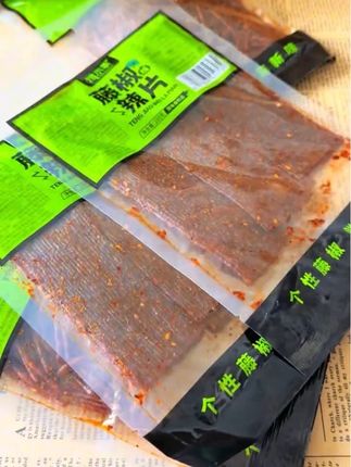 爱吃麻的必入!这藤椒辣条,藤椒味超浓郁,麻得过瘾辣得够味,越嚼越香,舌尖发麻却停不下来,赶紧入手,绝对惊艳!#零食爱好者 #美食分享 #辣条永不过时 #藤椒辣条