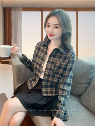 磨毛复古格子衬衫外套女春秋2025新款长袖上衣小个子短款气质衬衫#优雅气质 #我又心动了 #怎么这么好看 #减龄气质 #美不美你说了算