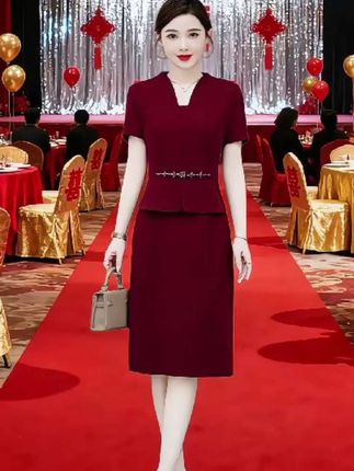#全明星琥珀流光风大秀现场 #时尚妈妈装 #妈妈礼服 #晚礼服 #连衣裙穿搭 @DOU+小助手