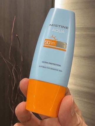 防晒届的神!!!#亲测分享 泰版蜜丝婷高倍值防晒~升级了第六代版本,SPF50+ PA++++ 夏天根本不怕被晒黑,质地特别水润,上脸防晒保湿的同时还配了积雪草养肤,成膜速度非常快,不粘腻,上脸微微提亮一点不假白,防水防汗,零酒精添加的很温和!不管是油皮、干皮、敏感肌它都能用!夏天紫外线也越来越强,趁着它有活动,赶紧囤两只!#防晒霜#防晒清爽不油膩#夏季必备