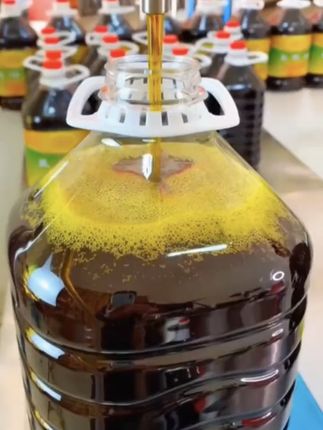 家人朋友们菜籽油降价啦,有喜欢吃的朋友拍一单回去试一试#我的乡村生活#菜籽油 #纯天然无添加#超便宜超划算