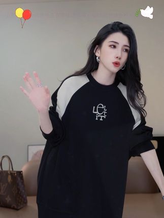 小乖逃X设计师黑色卫衣字母LT保暖长袖LE圆领撞色秋冬休闲88256#显瘦遮肉 #卫衣穿搭 #显瘦穿搭小个子女神看过来 #时髦穿搭 #深圳西西服饰