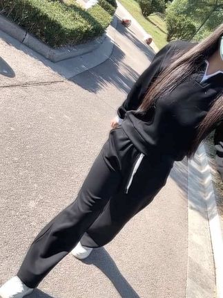 少妇一定要好好打扮,因为变漂亮以后,就连发脾气,都会有人说,你这个磨人的小妖精。#穿搭#秋季穿搭