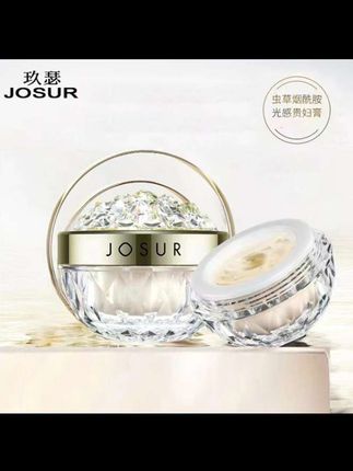 不喜欢化妆又想变漂亮的姐妹,试试这个虫草素颜贵妇膏吧!它不仅简单易用,而且还能提亮气色,让皮肤更水润光泽。出门前涂一涂,素颜也能美美哒,赶紧入手试试吧!#素颜霜 #养肤#超便宜超划算 #爆款热卖中