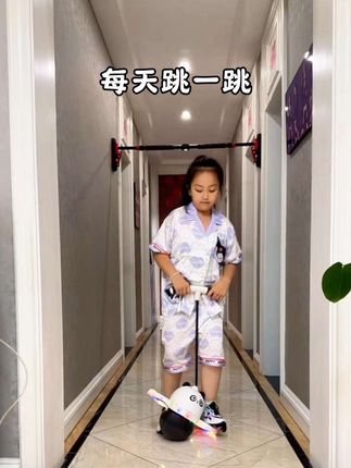 成长不止一种姿势,让孩子从跳开始~跳跳球可以锻炼平衡能力和弹跳力,加厚防爆耐磨球体,弹跳更好更安全,承重强,大人孩子都可以玩儿~#跳跳球 #蹦蹦跳跳身体棒 #运动长高