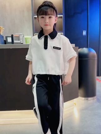 #上热门 #女童夏季套装 #萌娃穿搭 #潮童必备 #谁穿谁好看