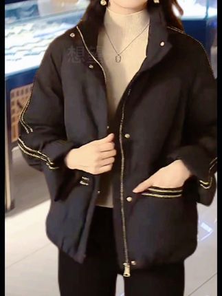200斤高档高领羽绒服女设计感宽松面包服冬装外套春日休闲风#外套#外套穿搭 #冬装新款 #羽绒服穿搭 #时尚女装