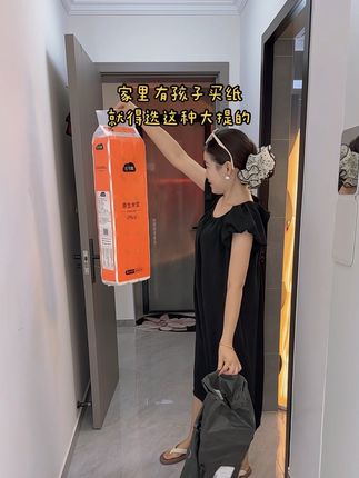 家里有孩子,回回买纸我都选这种大提的!用着更实惠!一大提到手5斤24卷!!还是五层加厚的,纸巾柔韧细腻,湿水不易破,使用时也不易掉纸屑!每一卷都很瓷实!#纸巾 #实用好物