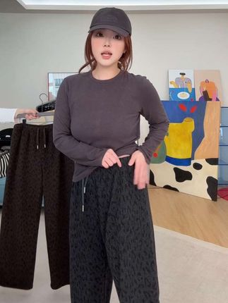 小豹纹~加绒版来了#显瘦裤子 #大码女装 #百搭裤子 #秋冬穿搭 #豹纹裤