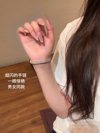 露手腕的季节怎么能拒绝一条超闪的手链呢#手链#时尚饰品 #小众设计感 #高级感 #男女同款