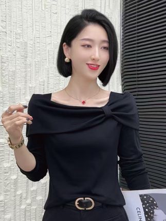 早秋新品女装上衣 早秋新品女装上衣#女装 #气质穿搭 #上衣 #气质穿搭 #穿搭 @抖音小助手