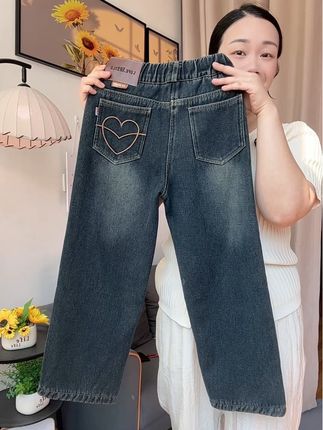 加绒不加绒都有,窄版直筒裤型不挑人穿!#简约大气 #牛仔裤穿搭 #直筒牛仔裤 #显高显瘦显腿长