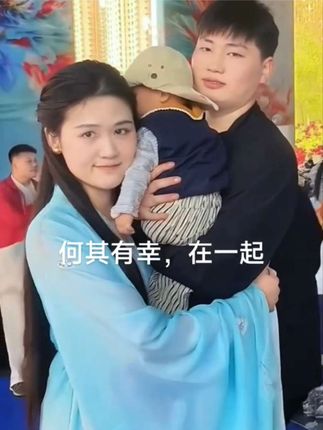 大衣哥孙子满周岁,晏请了全村人#大衣哥朱之文 #大衣嫂 #朱小伟 #农村生活 #洗衣液