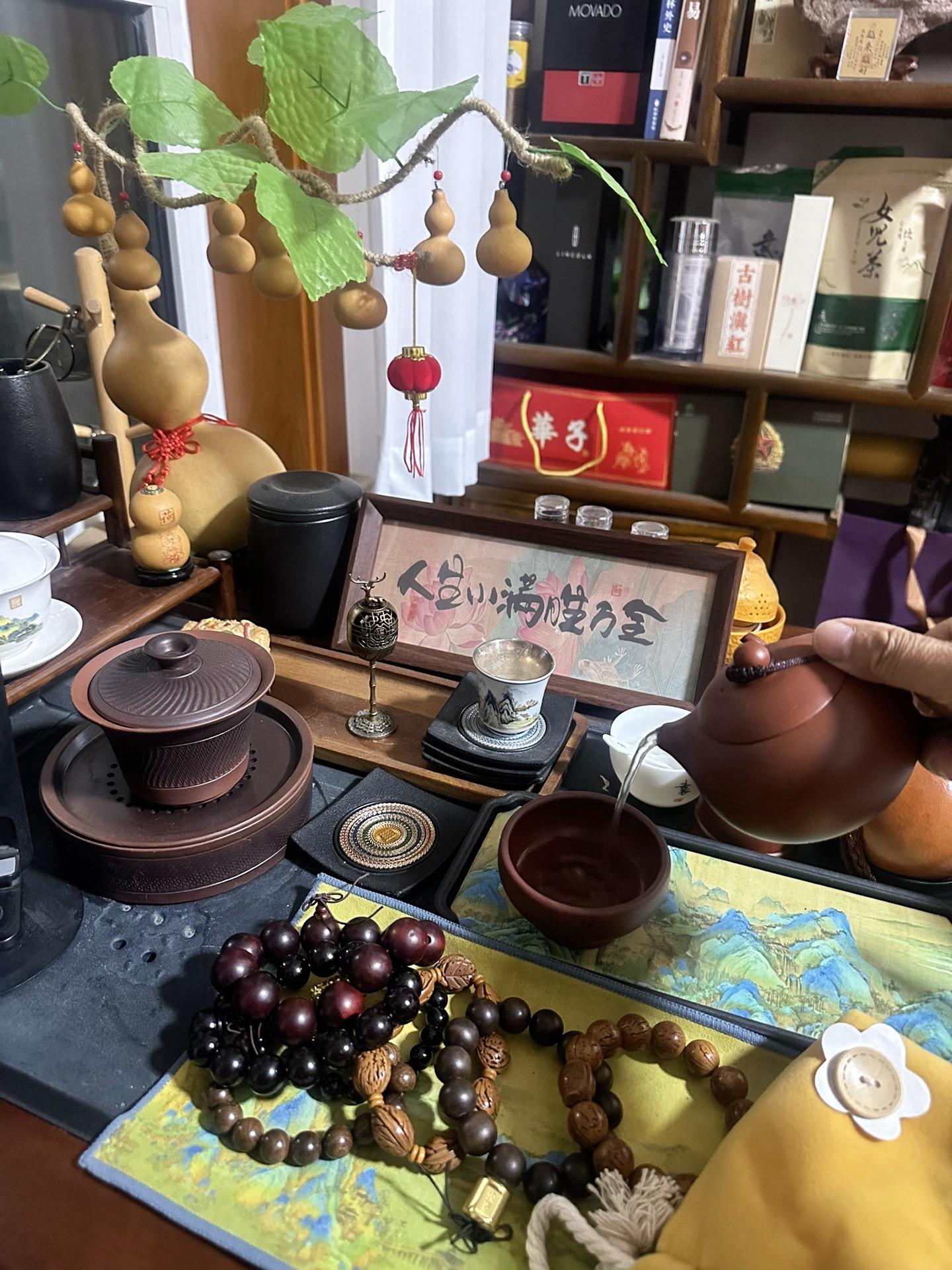 一壶茶 一炷香 一把念珠。#文玩爱好者 #盘它 #召唤茶友 #万物皆可盘 #喝茶的仪式感