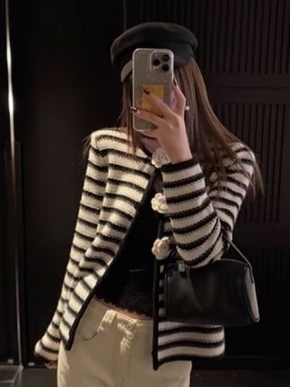 #上热门 早秋新款法式立体山茶花高级感针织衫毛衣小众条纹设计感开衫女#针织衫 #穿搭 #设计感穿搭 #谁穿谁好看 @DOU+小助手 @DOU+好生意 @DOU+上热门