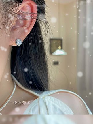 气质感满满的简约耳扣,戴上百搭又精致,姐妹们放心入#饰品分享 #耳饰控 #时尚饰品 #耳饰搭配