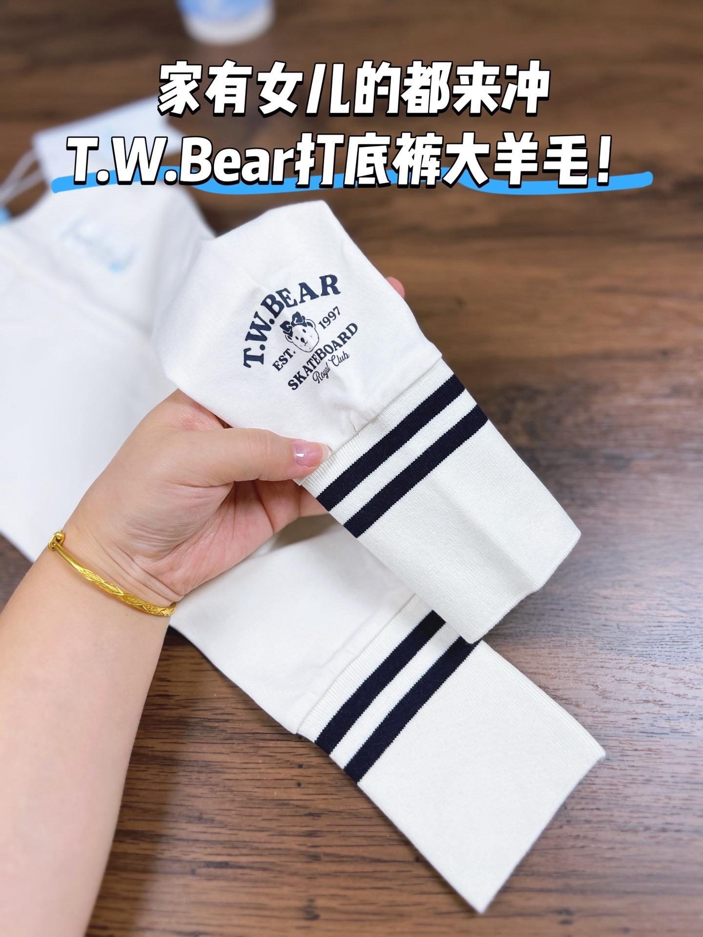我居然发现#teenieweenie 这条打底裤抖音做活动!公主穿上是富家千金范,前几天专柜原价无折扣,现在左下角比奥莱五折还划算。基础款拼条纹针织,百搭又洋气,弹力大上身紧身不紧绷。高腰深裆护肚子还不掉裆,高支新疆长绒棉亲肤透气有光泽,看着就贵。追求高品质的妈妈抓紧,就百来单库存,刷到赶紧拍!#百搭打底裤 #儿童打底裤 #高品质童装 #面料柔软舒适