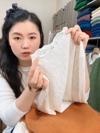 “Q七言家新品!ins穿搭 氛围感叠穿波浪蕾丝打底衫,穿上它,你就是行走的浪漫🌹✨ #叠穿波浪蕾丝打底衫 #氛围感穿搭”#强烈推荐 #仙女必备 #好看的衣服都在这里