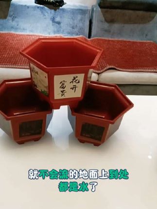 #爆款热卖中 #拍一发三六角仿陶国风花盆来啦!喜欢种花的朋友们注意了,这个花盆真的太好用了,它是加厚树脂材质的,非常结实耐用,而且还是六角的设计,摆在家里特别好看,不管是种多肉还是蓝莓都非常合适。现在厂家正在搞活动清库存,价格便宜,机会难得,大家赶紧来拼手速啦!错过这次就没有这么好的机会了!#好物推荐🔥
