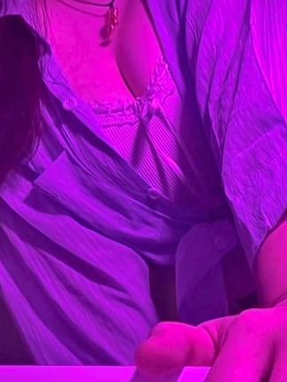 都说紫色有韵味 当然 我也是#变装#媚女不媚男 #抽屉变装 #氛围灯 #微胖