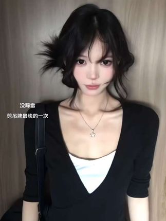 #辣妹穿搭 #纯欲天花板 #假两件t恤 #早秋穿搭 #通勤搭配
