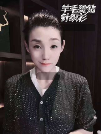 ✨软糯到犯规!这件烫钻开衫穿上直接封神!🔥 #全羊毛开衫 #烫钻设计 #秋冬新品 #针织开衫 #OOTD