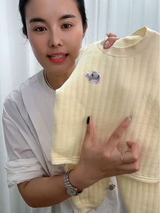 天气变凉了,麻麻们都在找的三层保暖套装,里外纯棉中间夹棉丝,又保暖又透气宝宝贴身穿上非常舒服,而且裤子还是高腰护肚的保护宝宝肚子不受凉#保暖又好看 #秋冬必备 #源头工厂