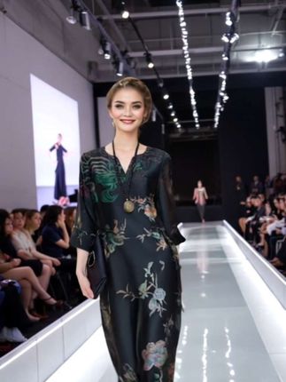 #高级感穿搭 印花复古连衣裙#精致优雅高端大气 #轻奢女装引领时尚潮流  谁穿谁美