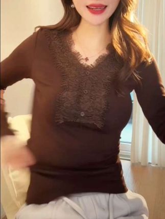 #秋季新款 2025秋季新款蕾丝磨毛打底衫显瘦针织褶皱收腰修身上衣#谁穿谁好看 #蕾丝打底衫 #修身显瘦 #显瘦穿搭