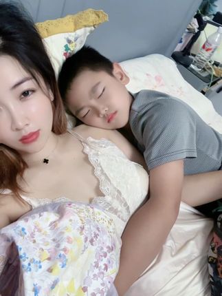 儿子十岁了一睡觉就这样,我都烦死了都#热门小助手