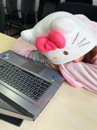 KT披肩也太懂少女心了吧!粉粉嫩嫩带蝴蝶结,毛茸茸摸着超舒服,搭肩膀、裹腿都合适,居家外出都能凹造型,谁穿谁是甜妹本妹~#KT猫周边 #少女心爆棚 #秋冬保暖 #可爱披肩 #穿搭好物