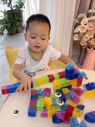 宝宝一岁以后就要玩开放性益智玩具、普通积木容易倒塌#纽奇 家这款#磁力积木 搭建起来就很轻松、宝宝很有成就感、锻炼动手能力、激发想象力和创造力#儿童积木 #益智玩具 #动手能力