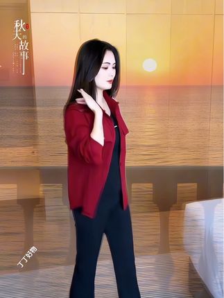 #分享每日穿搭 #外套 #休闲减龄穿搭 #尝试不同的穿搭风格 #秋季穿搭