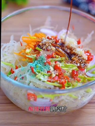 8快8到手2斤龙顺菜,夏日炎炎,总想来点清爽解腻的?那这个海藻凉拌菜可千万别错过!龙须菜脆嫩得能嚼出“咔嚓”声,裹着酸辣酱汁在舌尖跳着明快的舞;盐渍石花菜自带大海的咸鲜,泡发后滑溜好吃#尤须菜