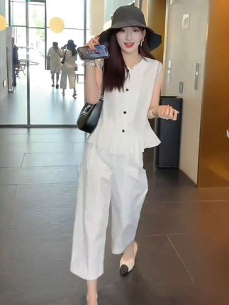 夏季流行穿搭一整套女2025新款韩版白色无袖衬衫高腰休闲裤两件套#完美搭配 #爱了爱了 #日常分享 #夏天到了 #看过来