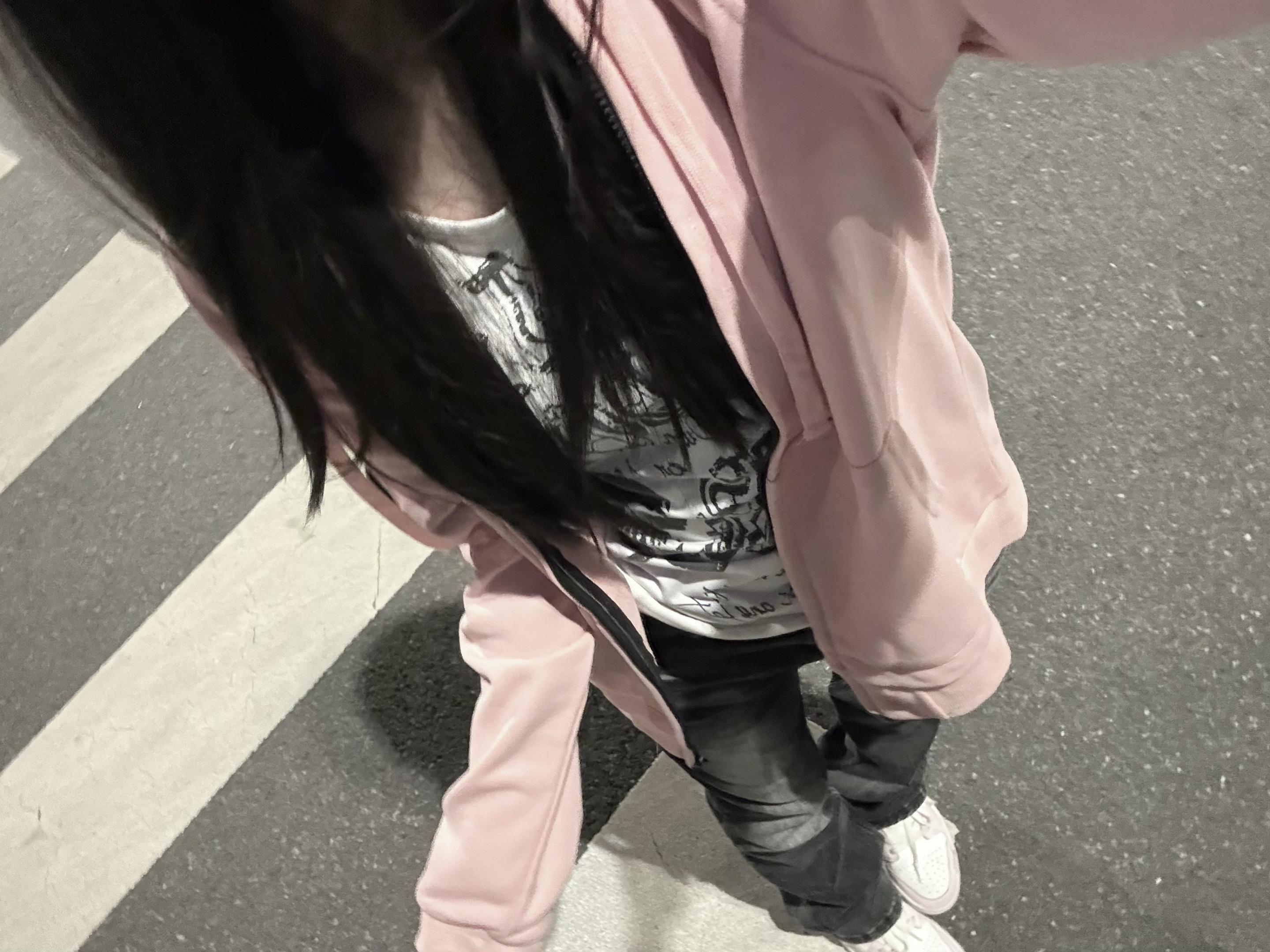 从那天起 就再也没有找过你。恢复了我原本平静的生活 控制住不打扰你就像我们从来没有认识过一样 或许失去更轻松 这个世界很大 如果不是命运安排我想我们不会再有见面了 后来才知道有些人只适合相遇不适合拥有下去 也是在那天之后我渐渐平静了从此再也不参与你的生活 我很讨厌热情陪伴短暂又离开的落差感 所以我们都要平静的接受一切好好生活