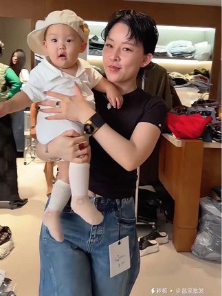 #vlog时尚 #姑侄日常 #实体店女装 #牛仔裤#记录美好生活