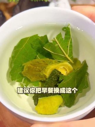 大鱼大肉最怕这个#桑叶双瓜茶 平时管不住嘴的家人,建议每天一杯,天然碱性茶饮,配料表干净,开水冲泡,每天饭后来一杯,喝出舒畅,真是爱了!#养生茶 #仙女都在喝什么 #喝出来的健康 #糖友